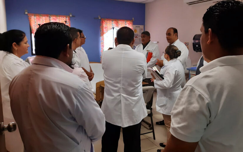 dr-enrique-beteta-medicos-cubanos-recorren-hospital-juigalpa